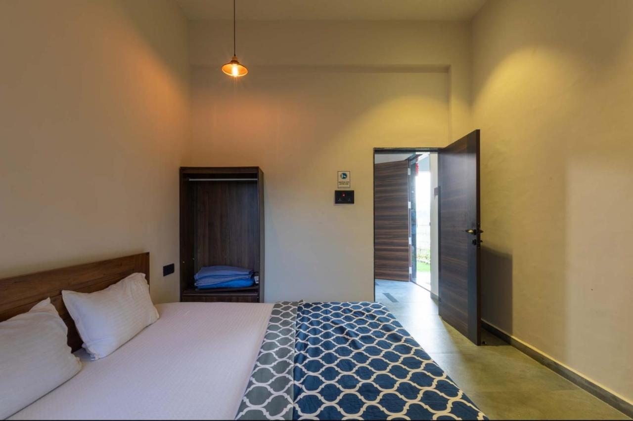 Two Villa By Stayvista With Infinity Pool, Farm & Mountain Views, Modern Interiors Karjat Εξωτερικό φωτογραφία